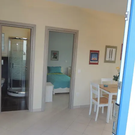 Levante αndros Ménites