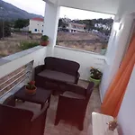 Levante αndros Menites
