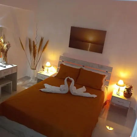Levante αndros Apartment Menites