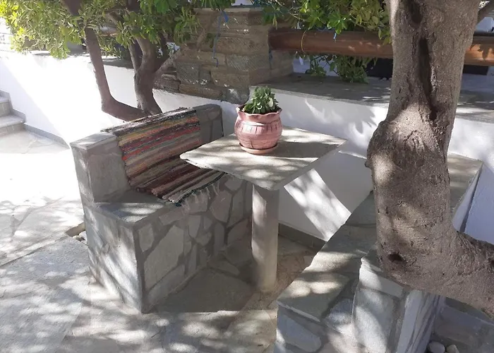 Levante αndros * Ménites