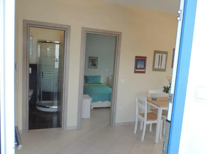 Levante αndros Ménites